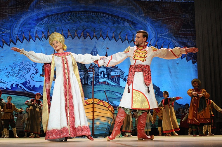 Афиша на уик-энд: музсходка на набережной, выставка собак и йога-девичник в лесу