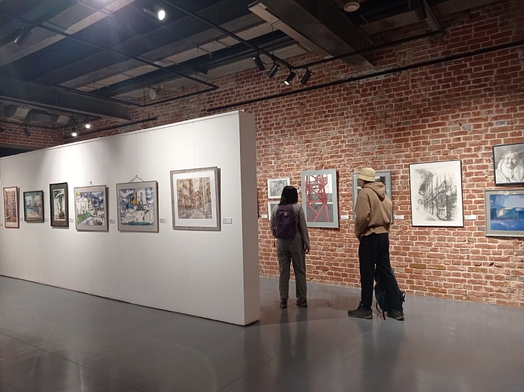 Работы тюменских художников представлены на выставке "Большой Урал XIII" в Екатеринбурге