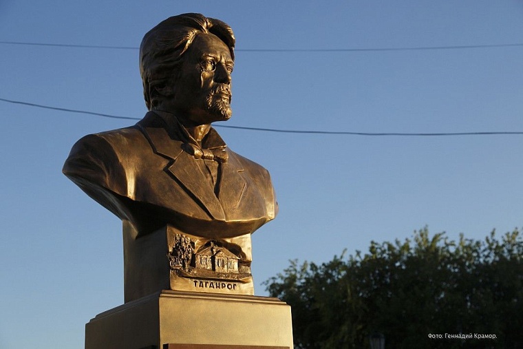 В Ишиме установили бюст Чехова, рядом может появиться вишневый сад