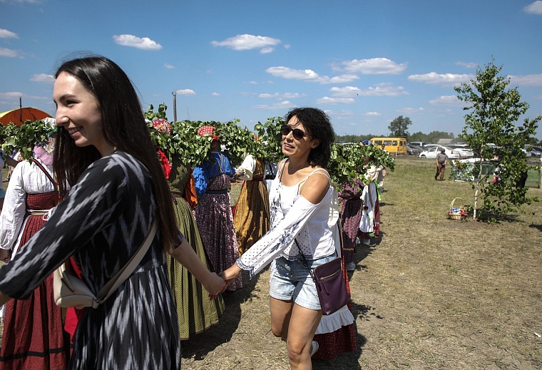 Этнофестиваль “Небо и Земля”: в пыли, в огне, на солнцепеке
