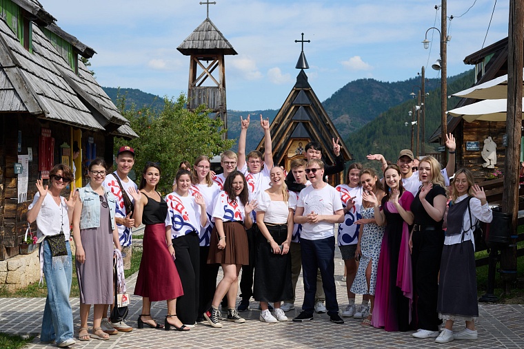 Kustendorf CLASSIC: Эмир Кустурица вручил специальный приз ямальской скрипачке