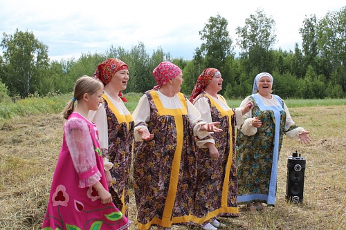 Агитбригады из Абалака выступают на полях