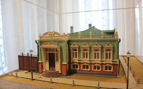 Тюменцев познакомили с историей усадьбы Колокольниковых