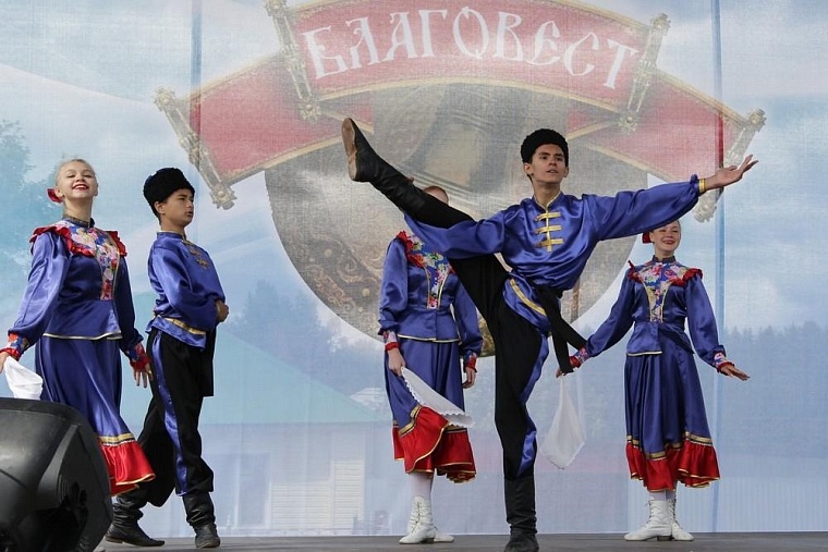 Афиша на уик-энд: авиашоу в Плеханово, песни под гитару и концерт звезд эстрады