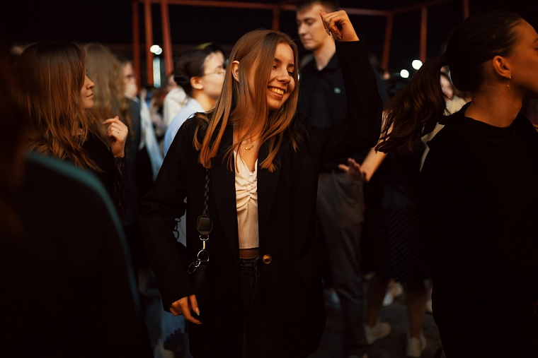 Афиша на уик-энд: отмечаем День молодежи, слушаем джаз и танцуем на Дзержинского