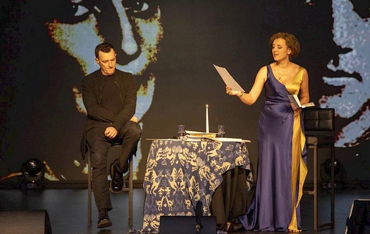 Егор Бероев и Ксения Алферова поделились с ямальцами историями из закулисья