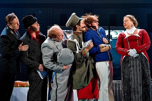 Александр Моор поздравил тюменские театры с праздником