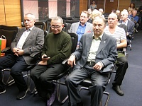Александр Петрушин (слева) и гости мероприятия