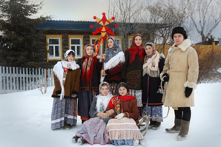 Тюменские фольклористы сняли клип про колядки при поддержке слушателей