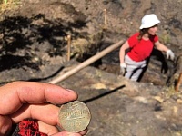 На раскопках в Тюмени нашли старинную монету
