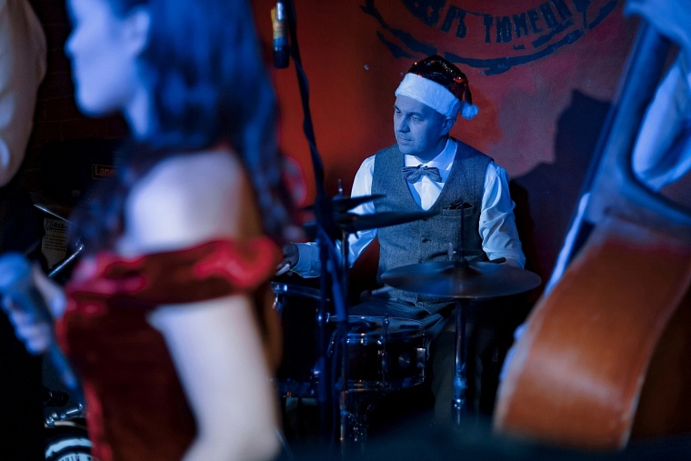 Афиша на уик-энд: елка в музее, рок-викторина и распродажа в театре