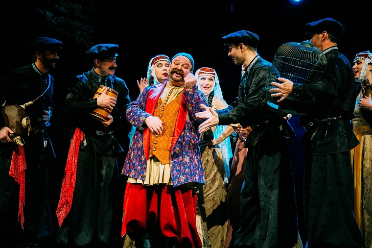 Афиша на уик-энд: елка в музее, рок-викторина и распродажа в театре