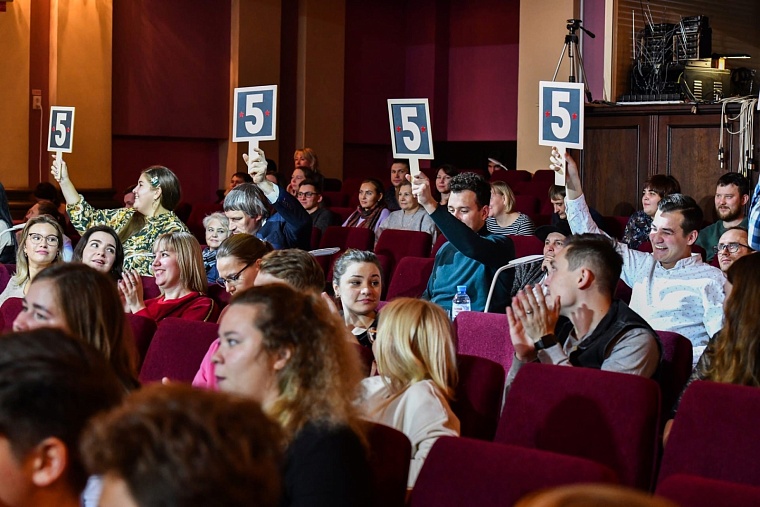 Афиша на уик-энд: елка в музее, рок-викторина и распродажа в театре