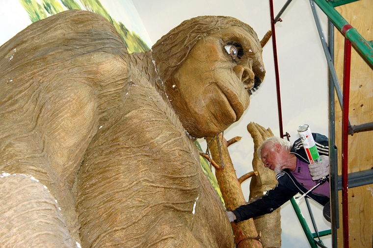 Снежный человек поселился в экопарке под Тюменью