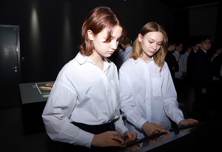 Кто сказал: “Поехали!”? В Тюмени открыли мультимедийную выставку про космос