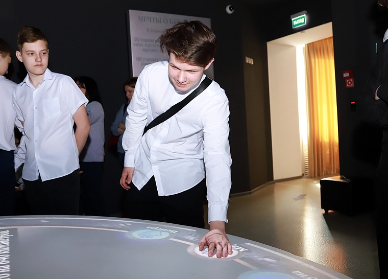 Кто сказал: “Поехали!”? В Тюмени открыли мультимедийную выставку про космос