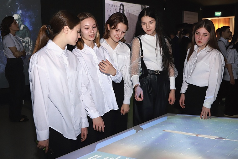 Кто сказал: “Поехали!”? В Тюмени открыли мультимедийную выставку про космос