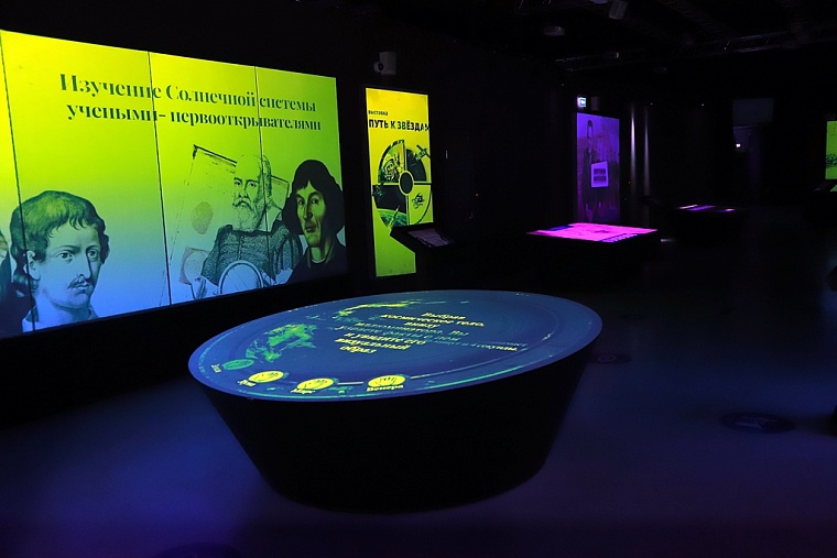 Кто сказал: “Поехали!”? В Тюмени открыли мультимедийную выставку про космос