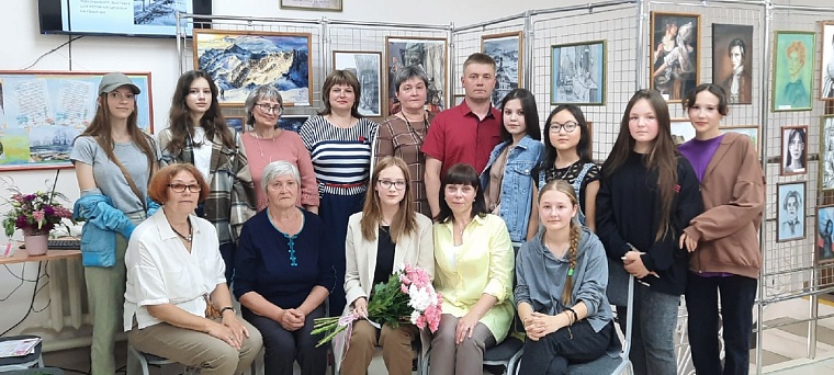 В Голышмановском музее открылась персональная выставка юной художницы