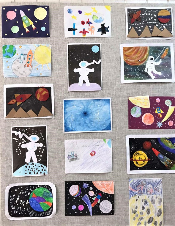 Тюменские дети нарисовали космос
