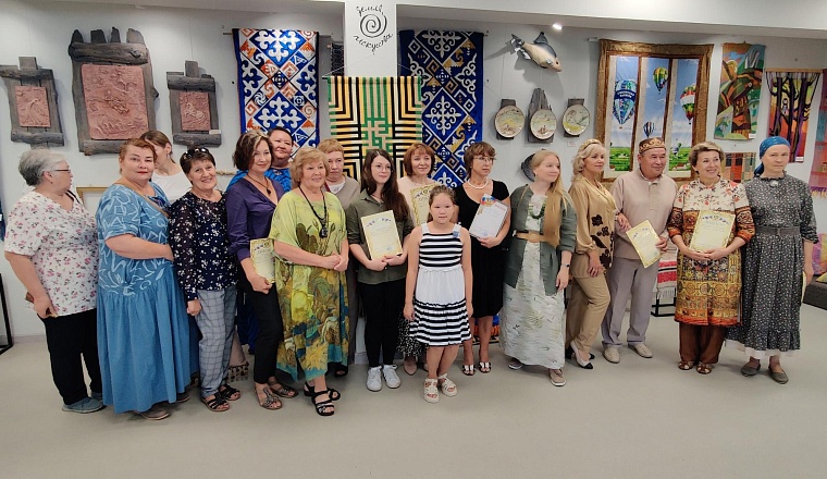 Из рук мастера. В Тюмени открылась уникальная выставка произведений искусства местных мастеров