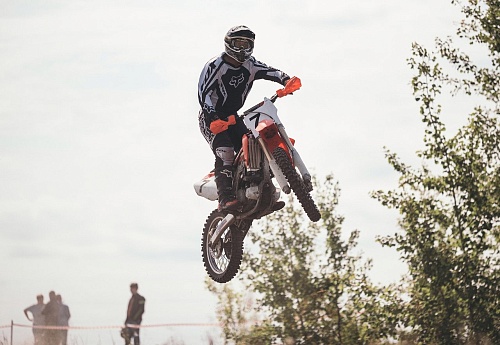 Тюменцы первыми в стране увидят захватывающий фильм "Мотокросс через всю жизнь"