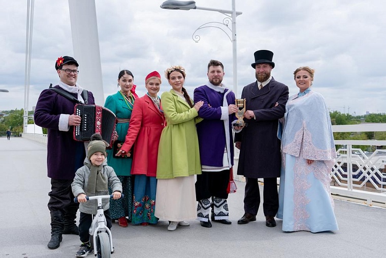 Челябинские мастера передали тюменцам кубок силы Урала и Сибири