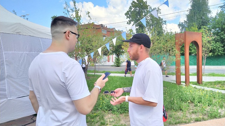 Хоот векки, Владислав Петрович. В сквере Крапивина вспоминают Командора