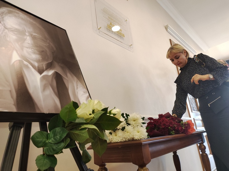 Маэстро Шароеву в Тюменской филармонии установили памятный знак