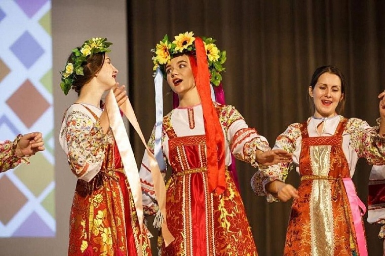 Творческие коллективы региона могут выиграть деньги на пошив костюмов и гастроли