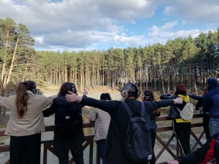 «Форест Джамп»: тюменцам предлагают прогуляться по Гилевской роще в наушниках