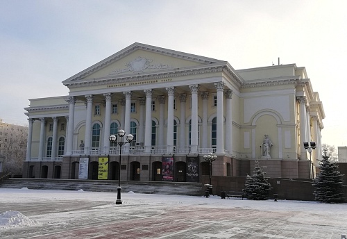 Тюменский драматический театр отмечает 165-летие в День работника культуры