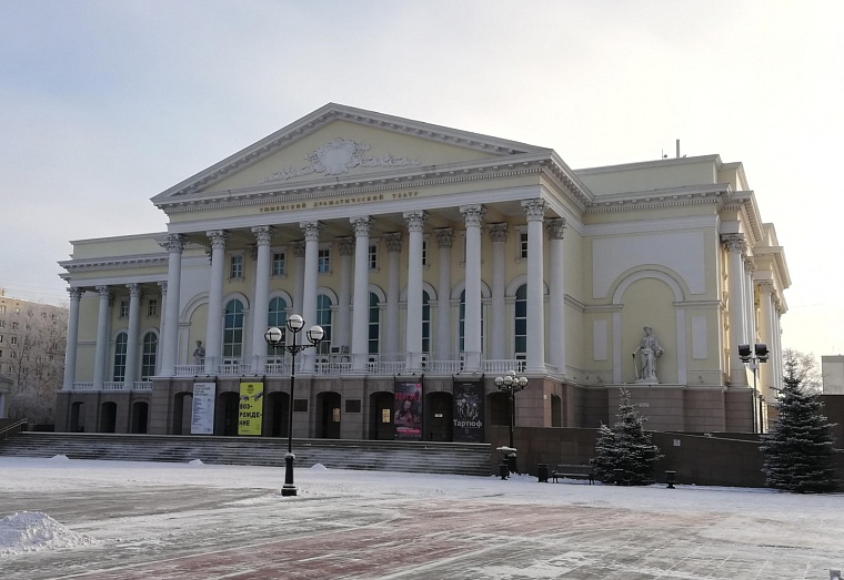 Тюменский драматический театр отмечает 165-летие в День работника культуры