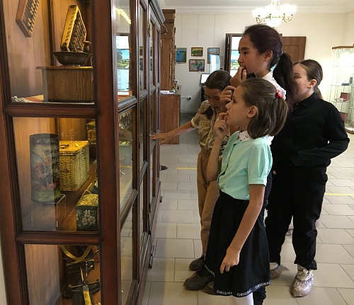 В Ялуторовском музее гостей встречают с выдумкой и радушием