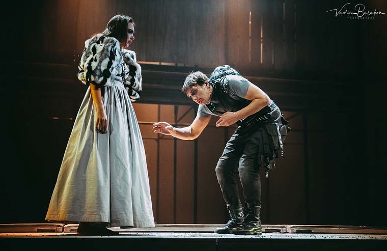 «Ричард III» в Тюменском драмтеатре - с великой пьесы Шекспира сняли бремя веков