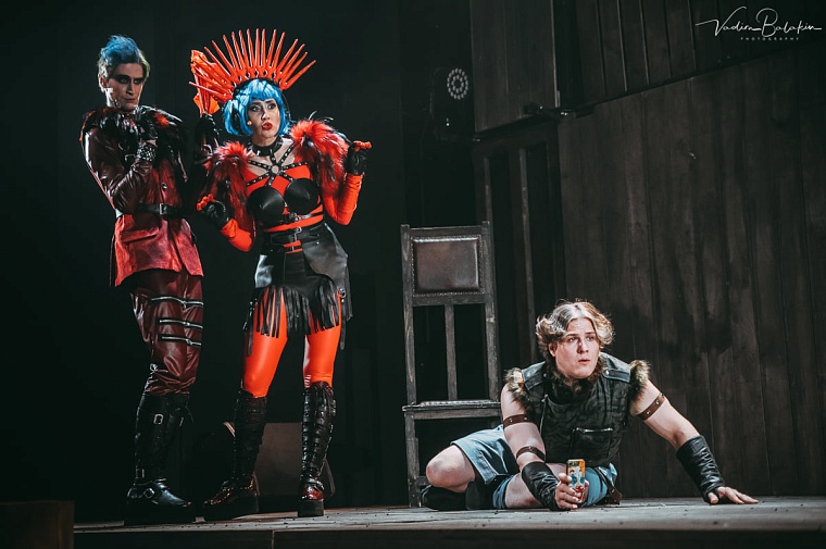 «Ричард III» в Тюменском драмтеатре - с великой пьесы Шекспира сняли бремя веков