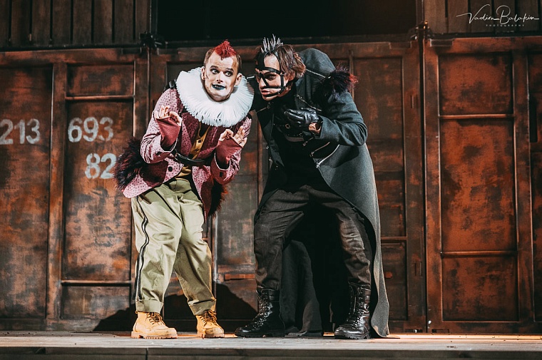 «Ричард III» в Тюменском драмтеатре - с великой пьесы Шекспира сняли бремя веков