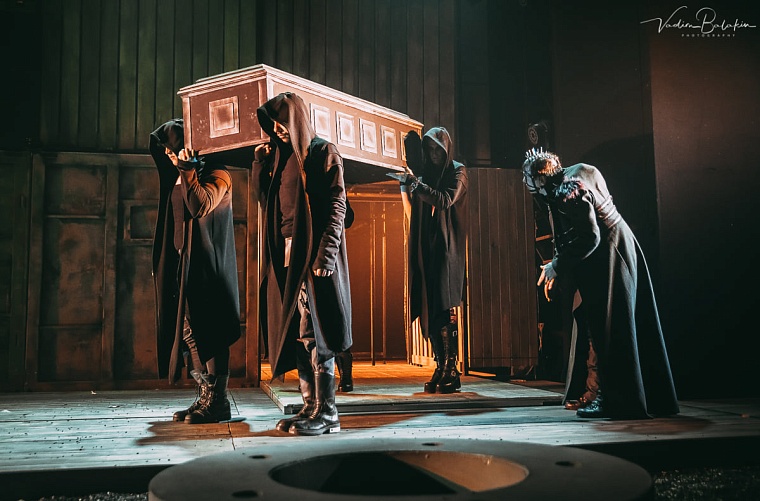 «Ричард III» в Тюменском драмтеатре - с великой пьесы Шекспира сняли бремя веков