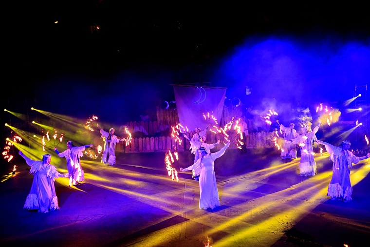 Афиша на уик-энд: военная реконструкция, оркестр на площади и огненное шоу про Сибирь