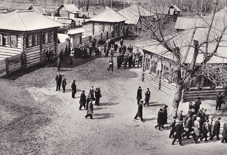 Музей-заповедник в Шушенском. Справа дом крестьянина А. Д. Зырянова – первая квартира В. И. Ленина.