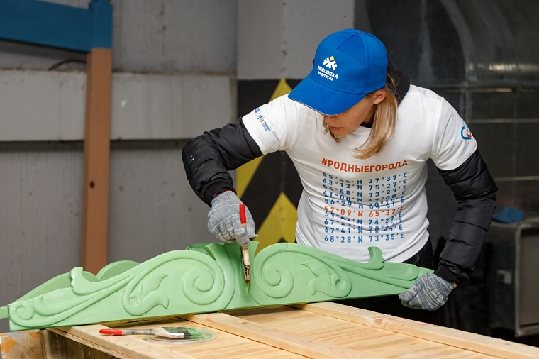 Волонтеры «Мессояханефтегаза» восстановили символы деревянного зодчества Тюмени