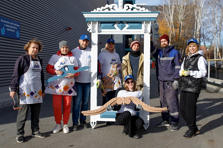 Волонтеры «Мессояханефтегаза» восстановили символы деревянного зодчества Тюмени