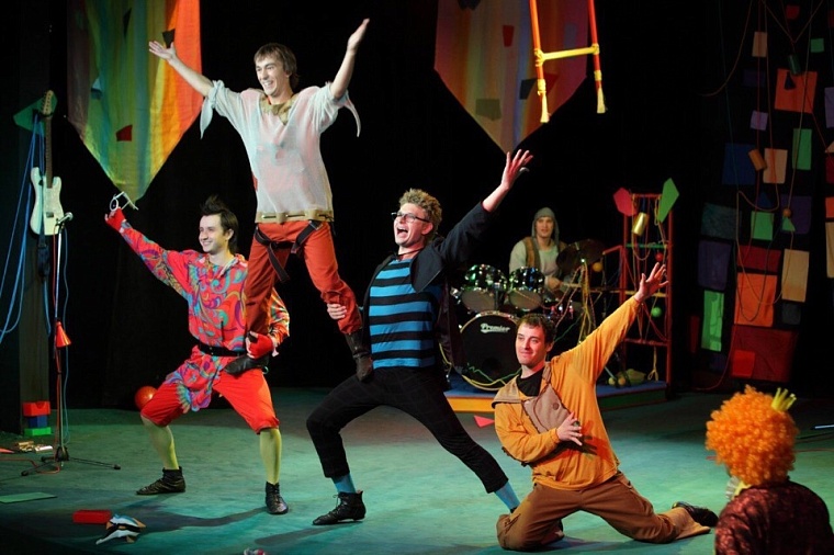 Афиша на уик-энд: покупаем подарки, смотрим сказки, катаемся на хаски