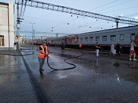 Сто человек массовки, дождь по сценарию и перекрытая платформа: на ж/д вокзале снимали "Вахтовый метод"