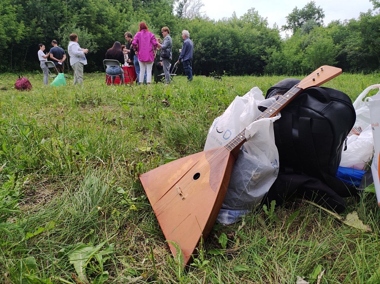 Даже пресс-конференция с организаторами фестиваля прошла необычно, на пленэре.
