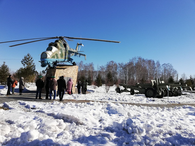 Спортивная зона, площадки для отдыха, полевая кухня: в Тюмени ветеранам представили, как может быть благоустроен сквер Пограничников