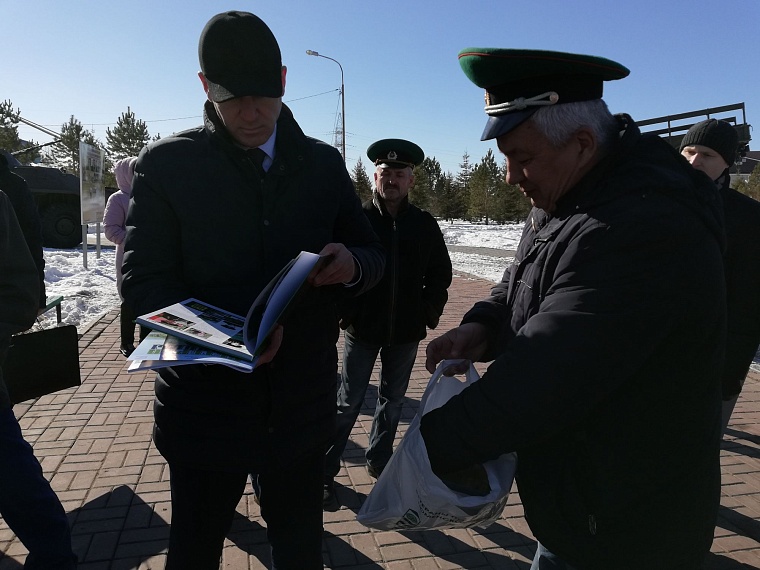 Спортивная зона, площадки для отдыха, полевая кухня: в Тюмени ветеранам представили, как может быть благоустроен сквер Пограничников