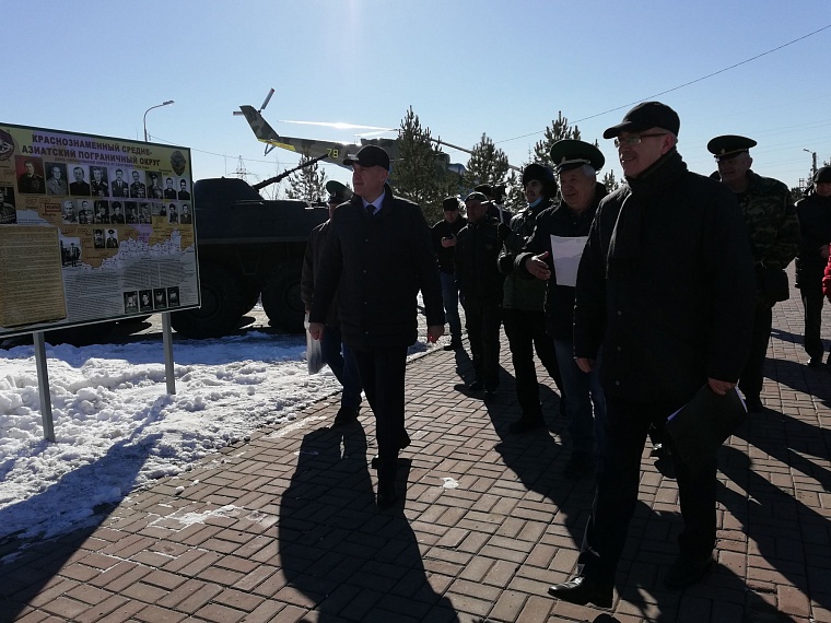 Спортивная зона, площадки для отдыха, полевая кухня: в Тюмени ветеранам представили, как может быть благоустроен сквер Пограничников