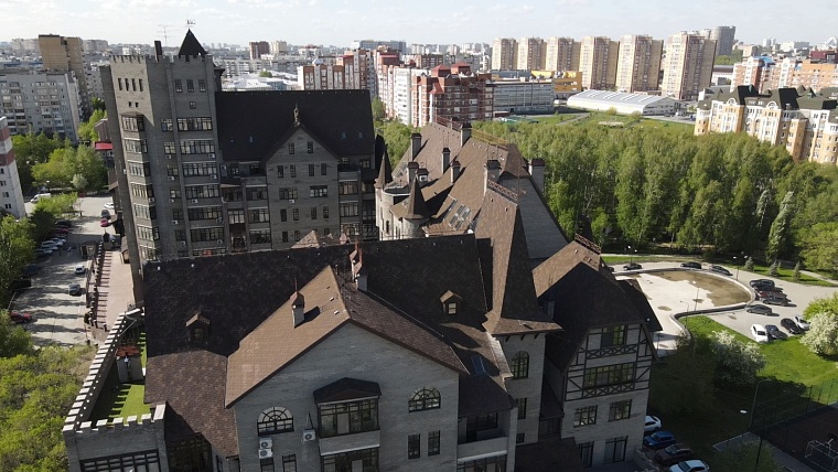 Скандальный замок. Как сегодня живется в одном из самых заметных домов Тюмени