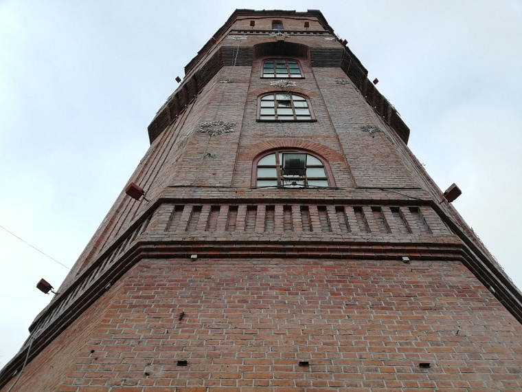 У водонапорной башни в центре Тюмени не поменяется цвет после реконструкции